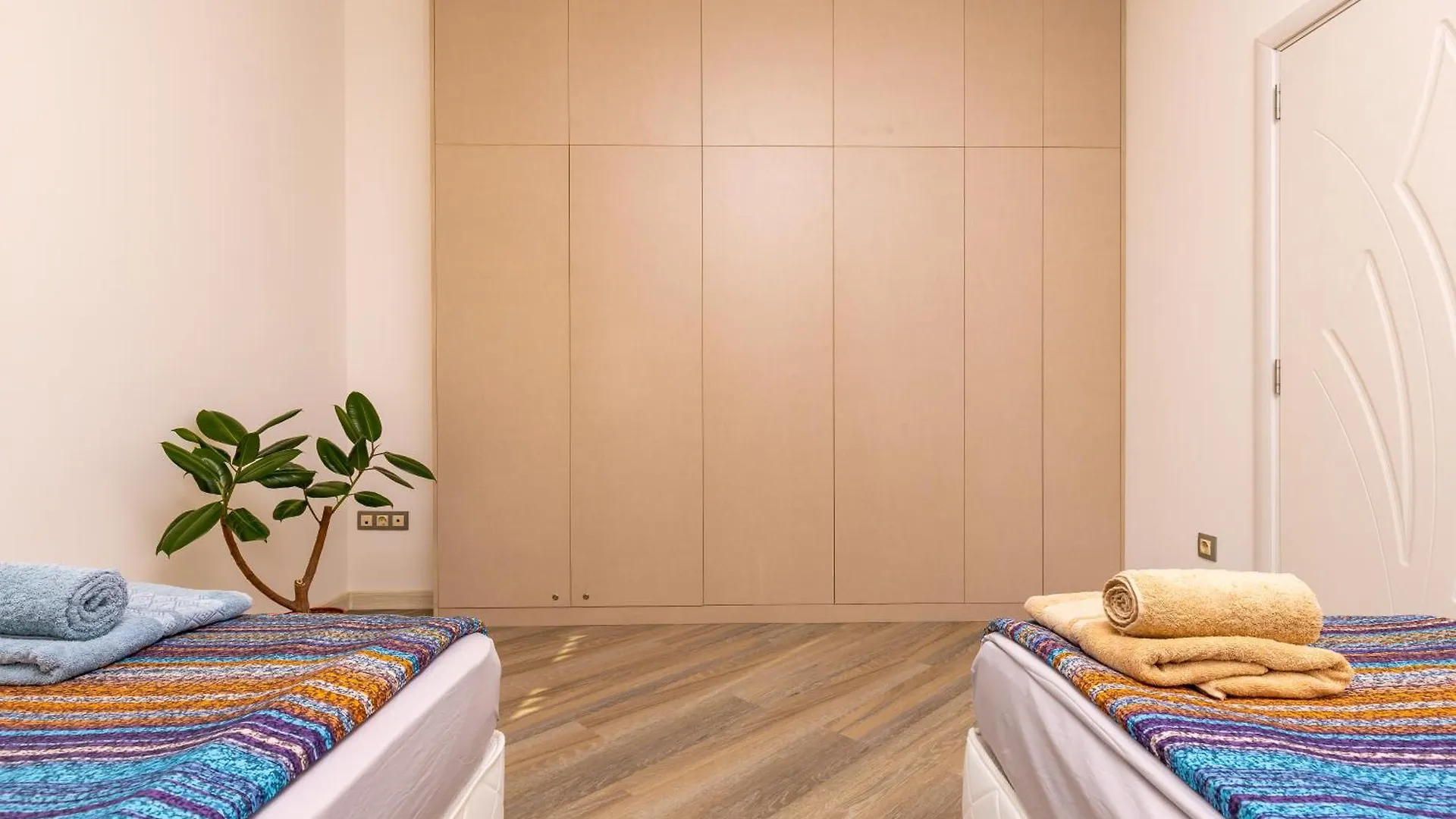 Two Bedroom Apt Karavelov With Private Parking Medical University Plovdiv
