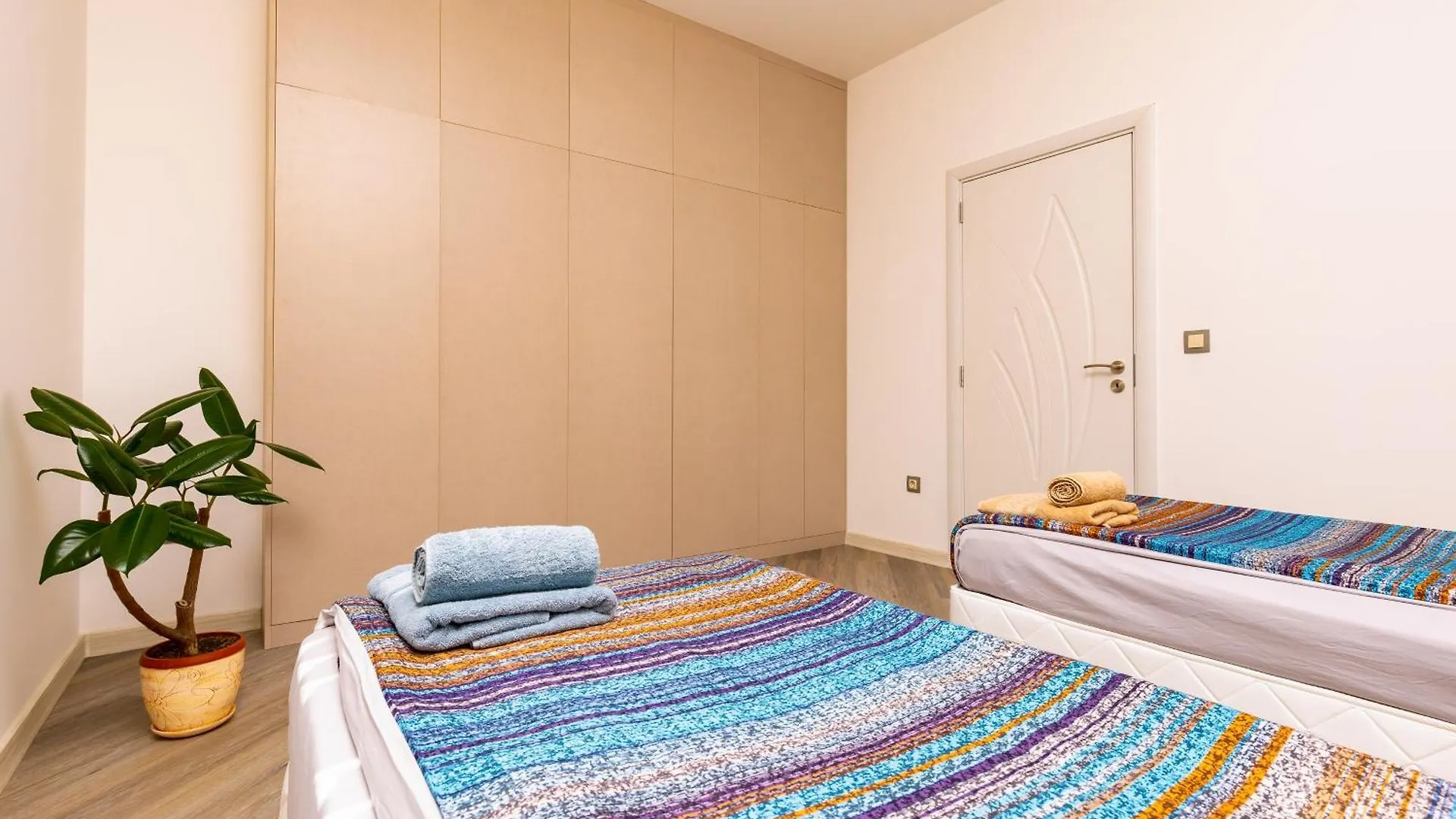 Two Bedroom Apt Karavelov With Private Parking Medical University Plovdiv