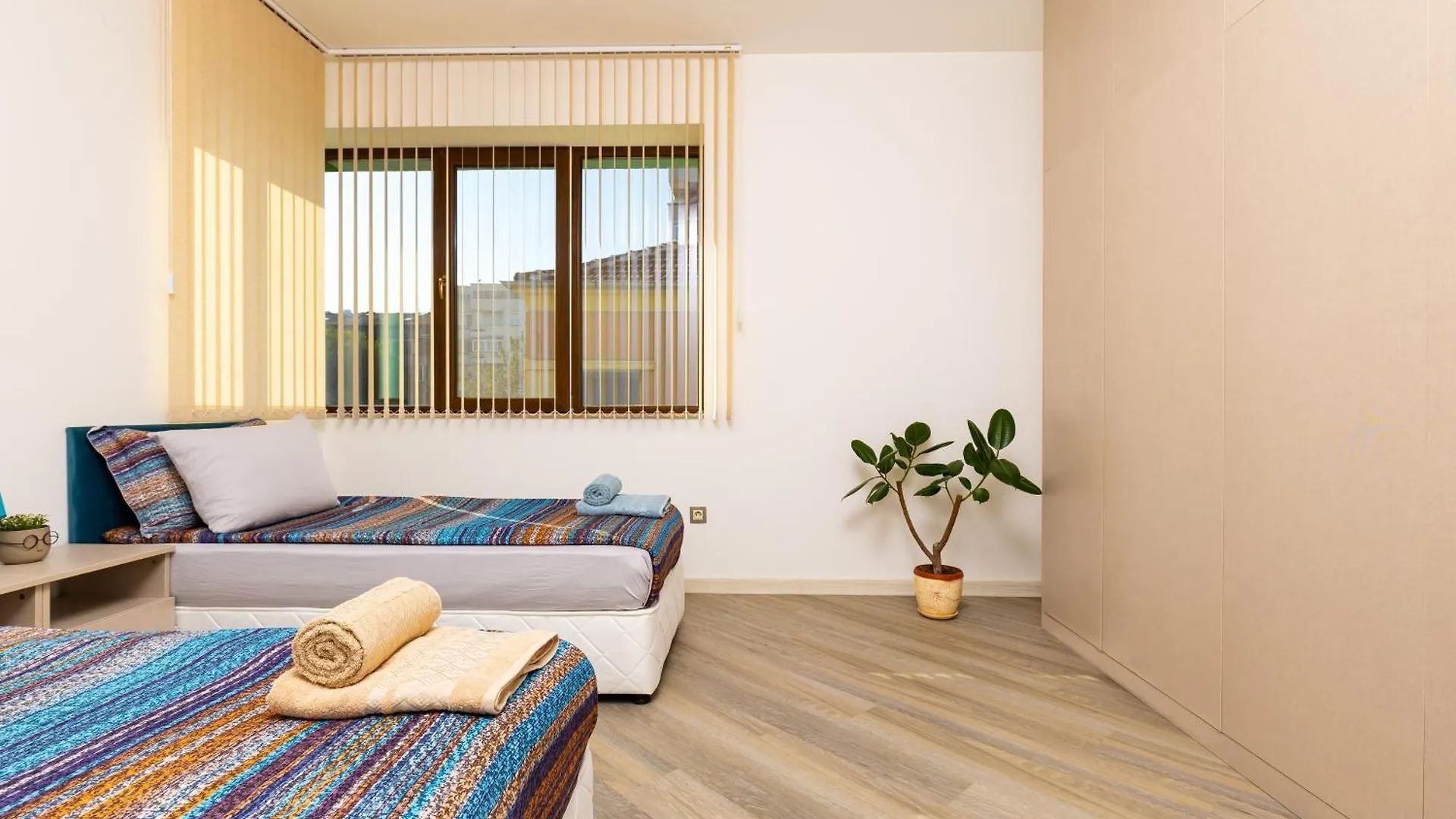 Two Bedroom Apt Karavelov With Private Parking Medical University Plovdiv Apartment